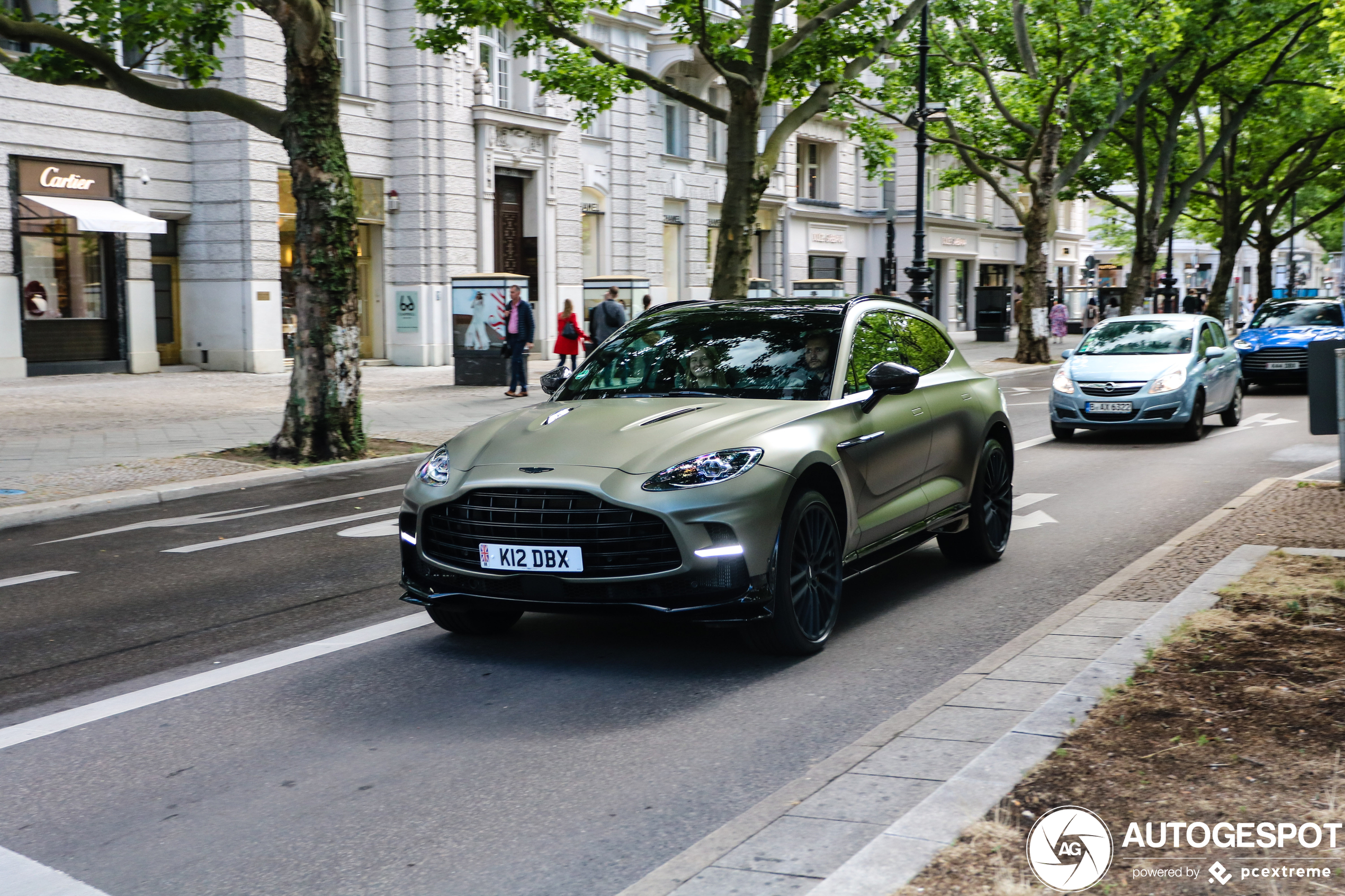 Aston Martin DBX707