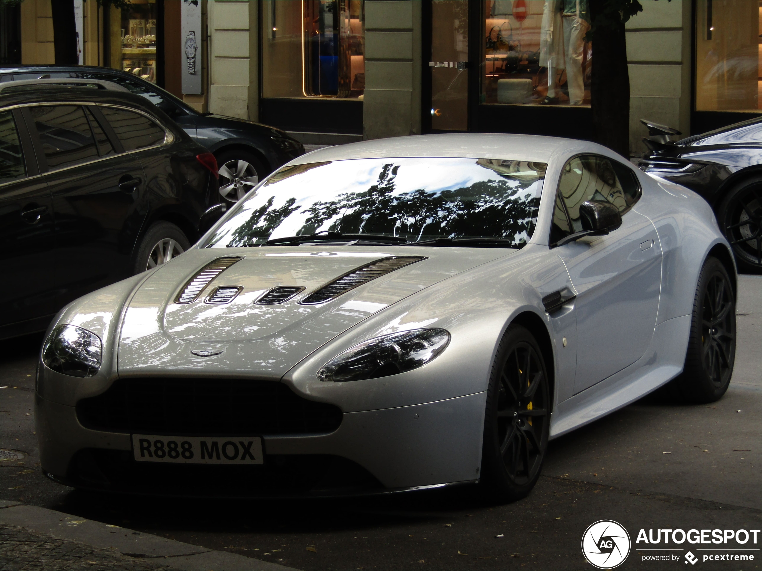 Aston Martin V12 Vantage