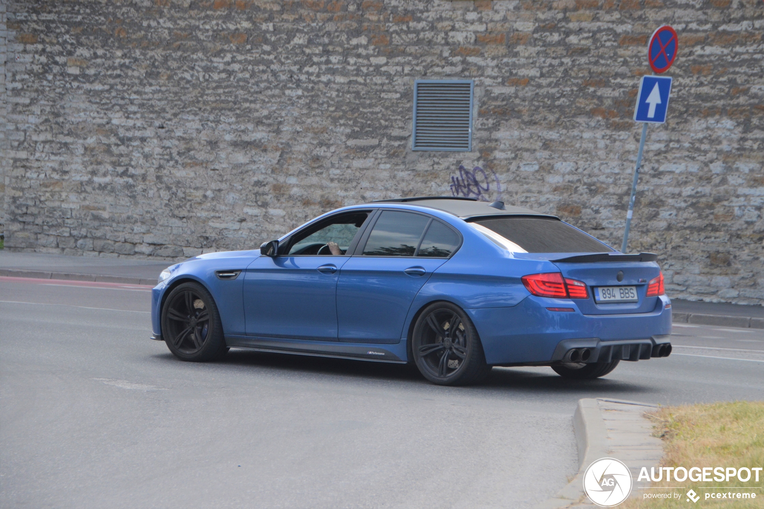 BMW M5 F10 2011