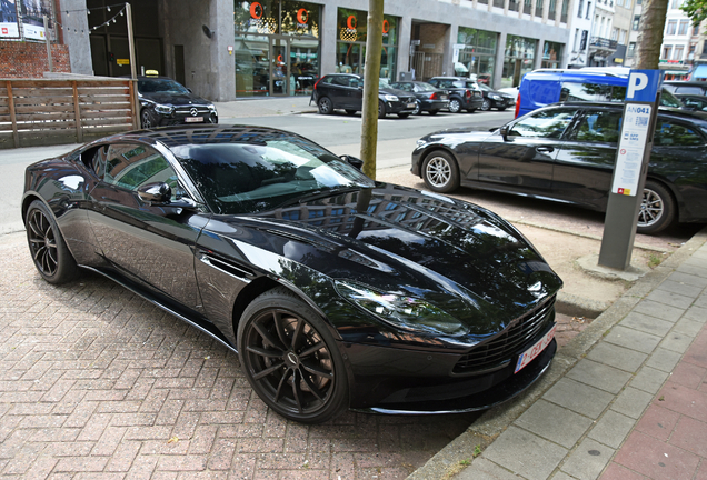 Aston Martin DB11 AMR