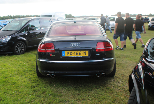 Audi S8 D3