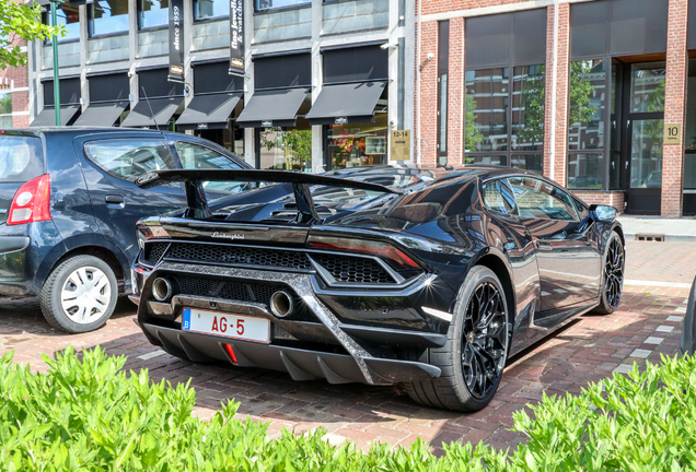 Lamborghini Huracán LP640-4 Performante