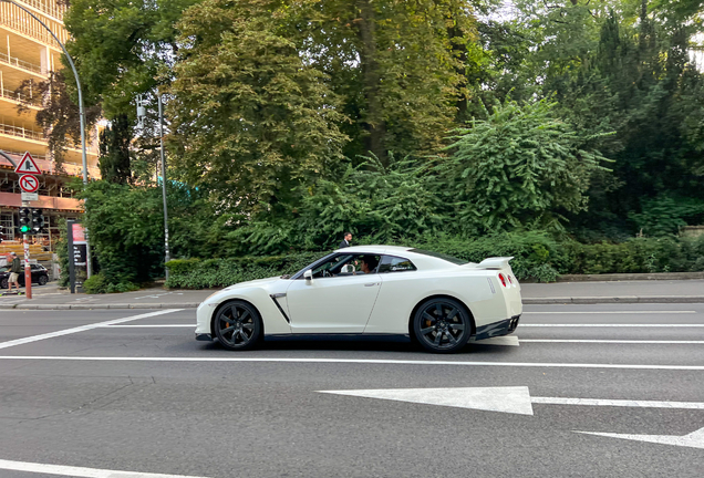 Nissan GT-R 2011