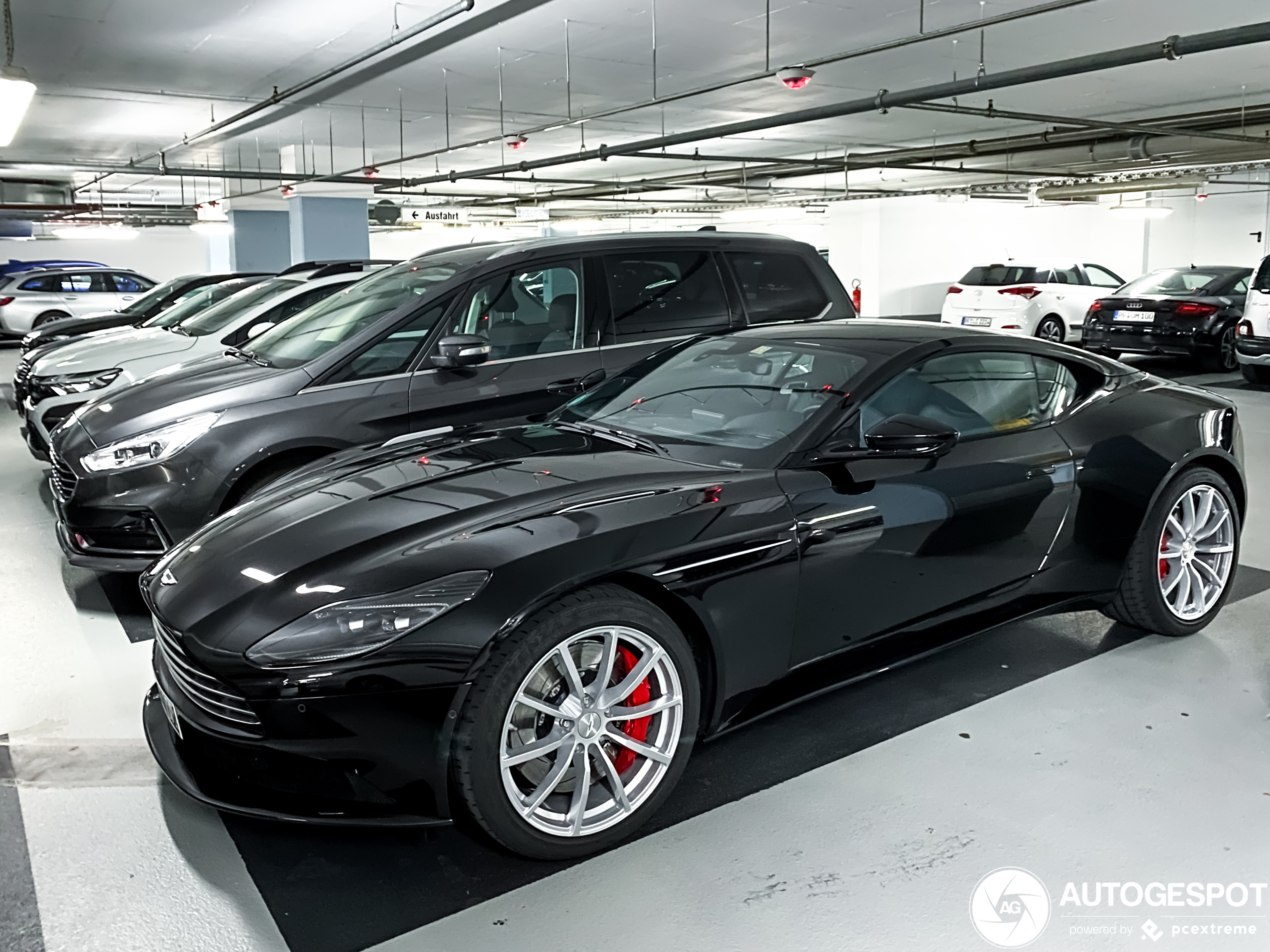 Aston Martin DB11