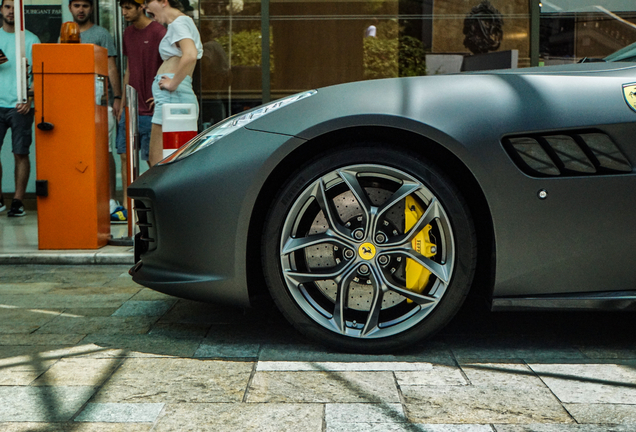 Ferrari GTC4Lusso T