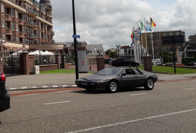 Lotus Esprit S2