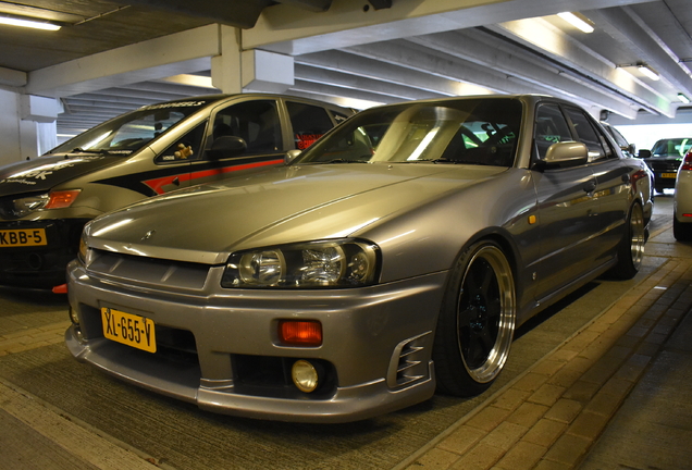 Nissan Skyline R34 Sedan