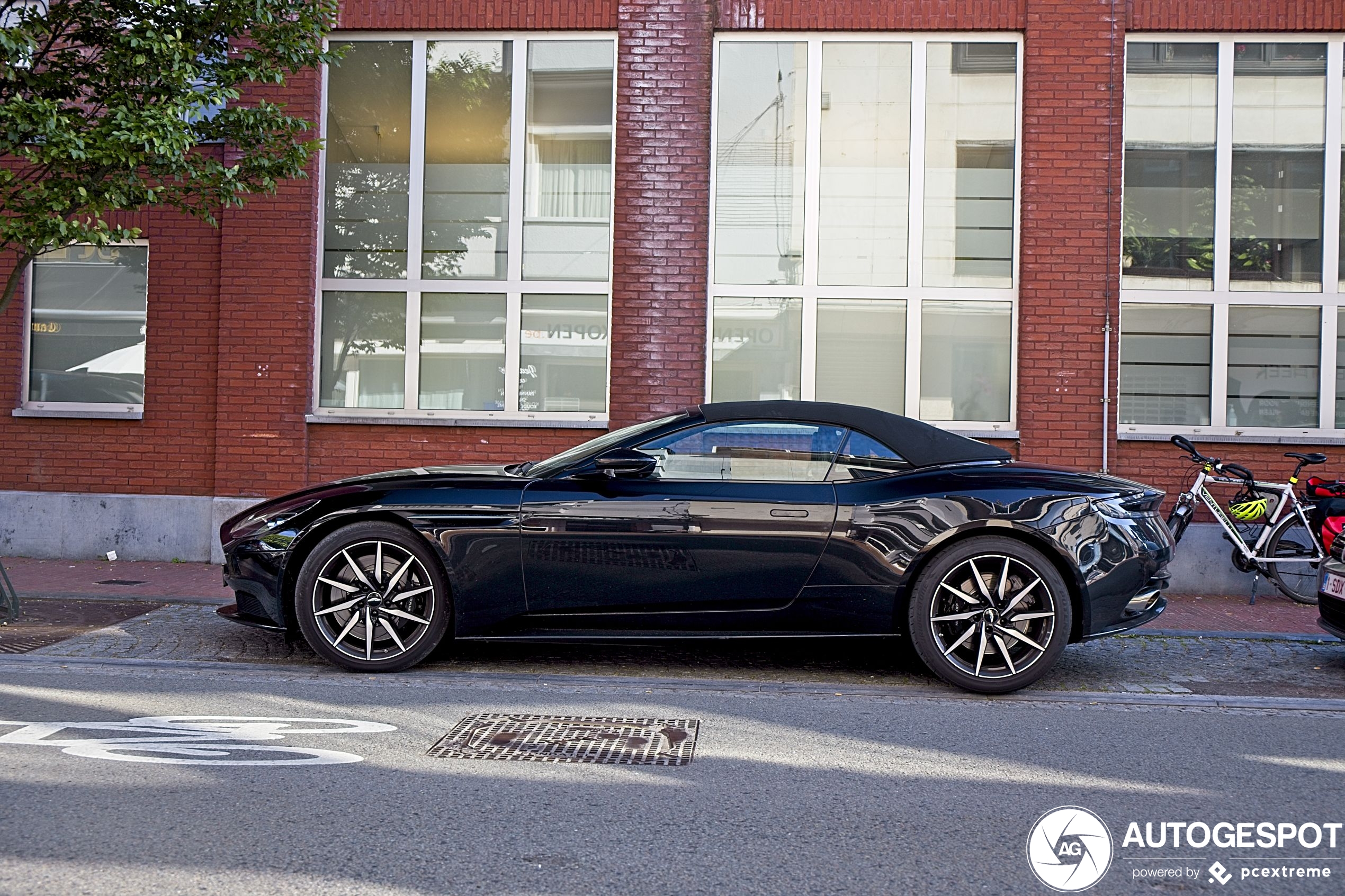 Aston Martin DB11 V8 Volante