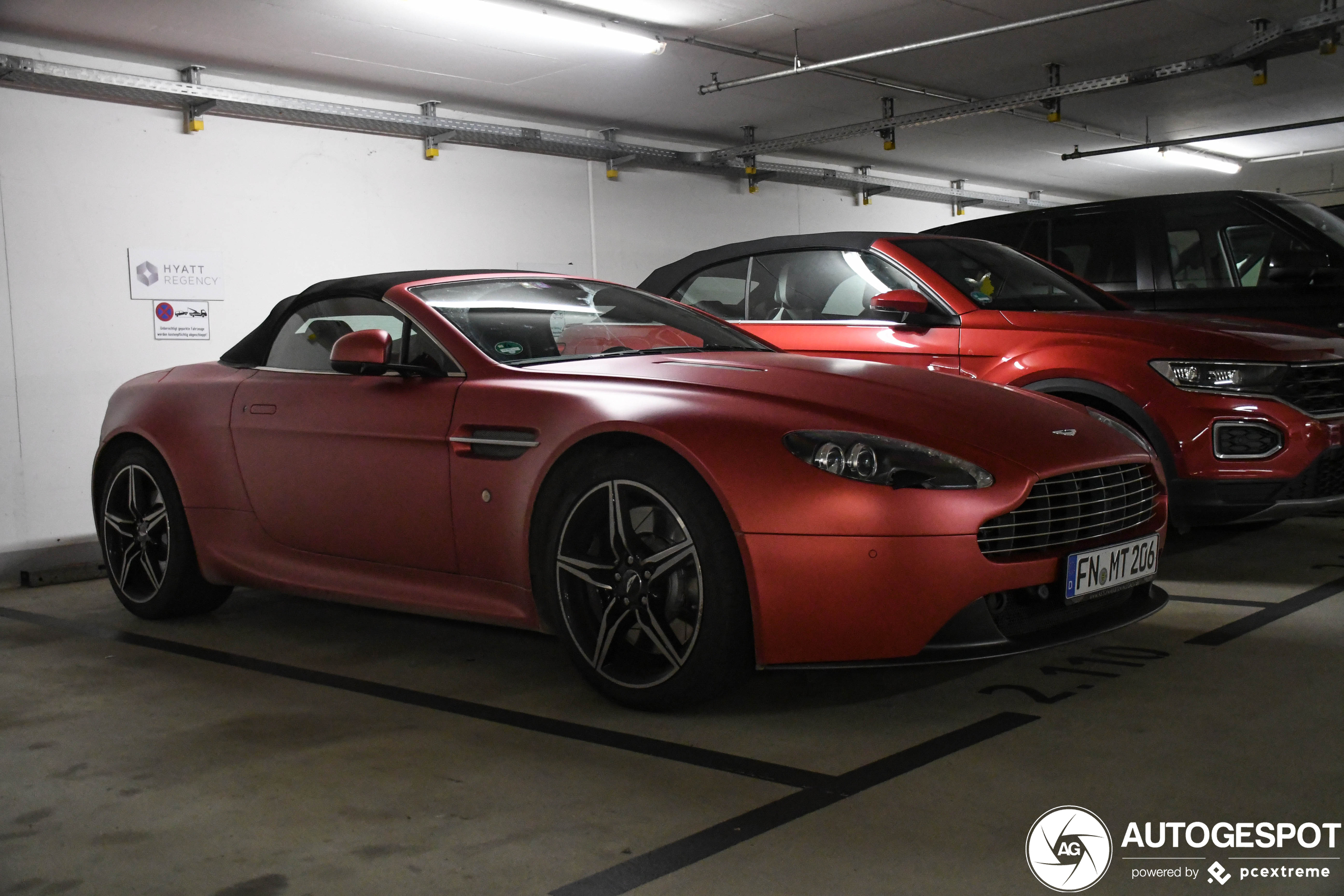 Aston Martin V8 Vantage Roadster 2012