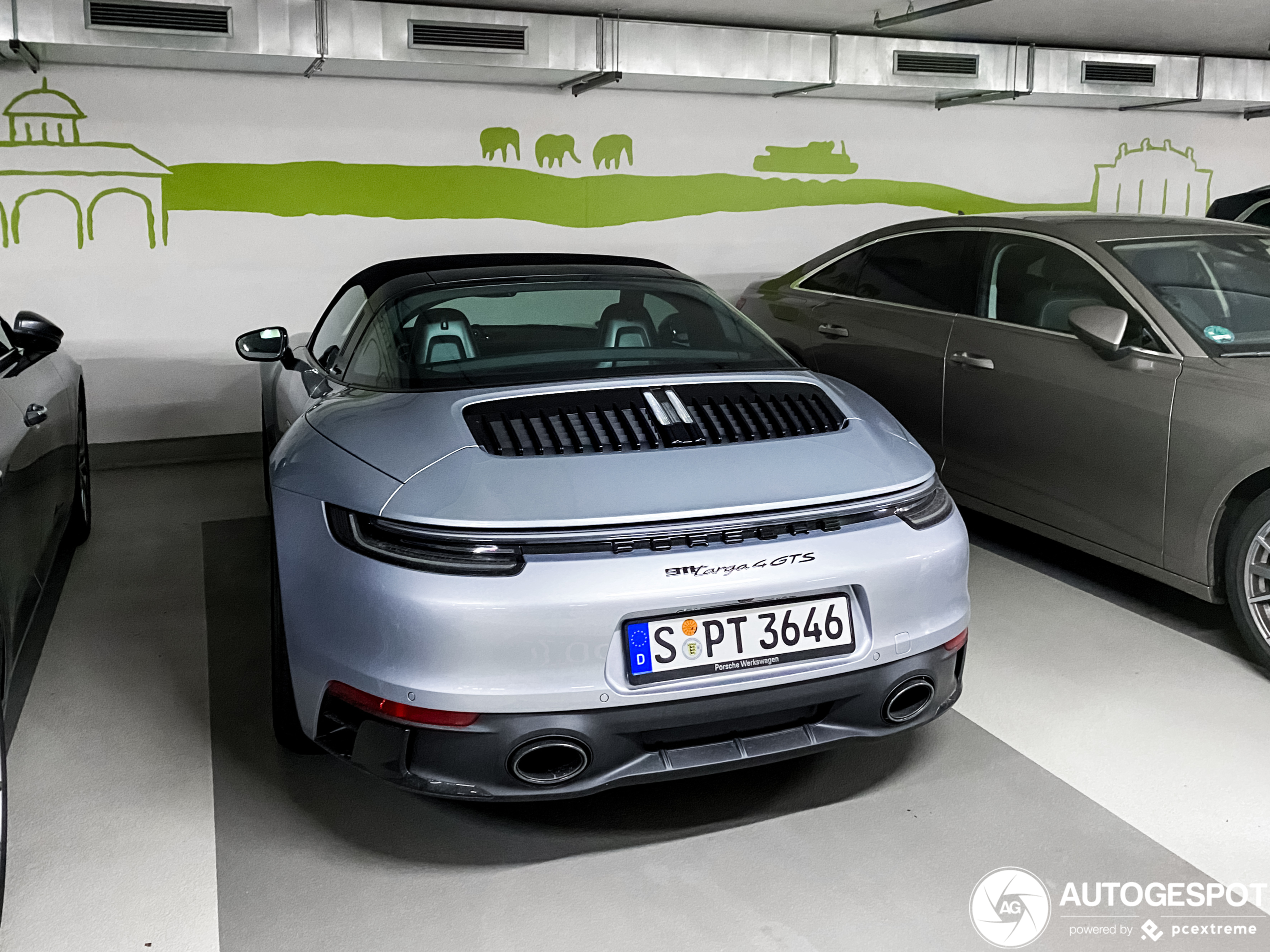 Porsche 992 Carrera 4 GTS Cabriolet