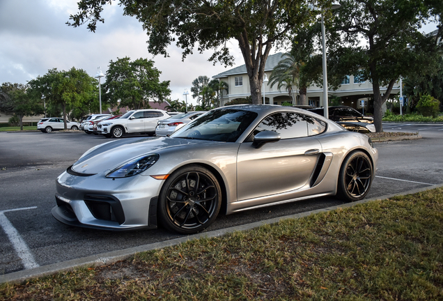 Porsche 718 Cayman GT4