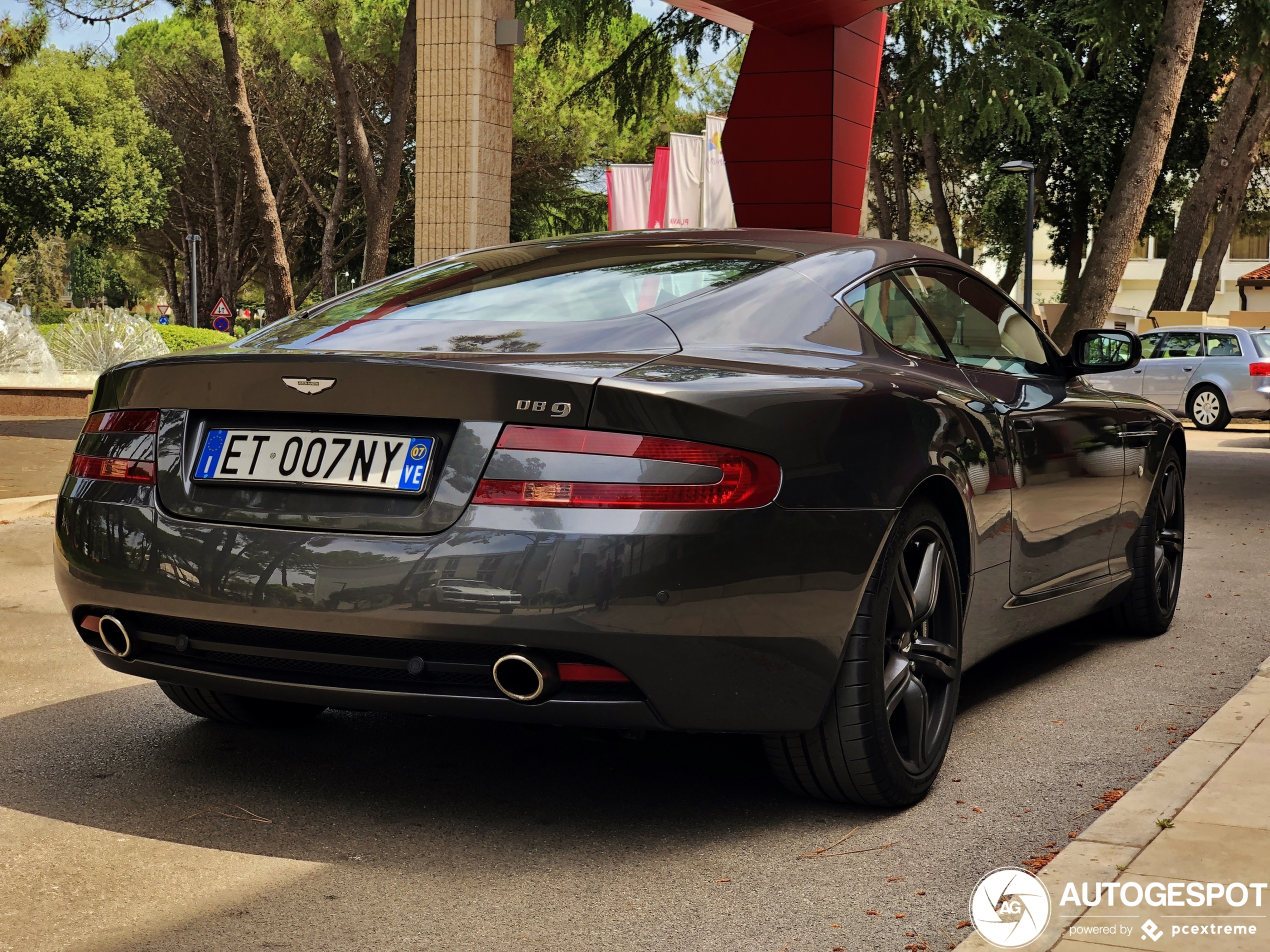 Aston Martin DB9