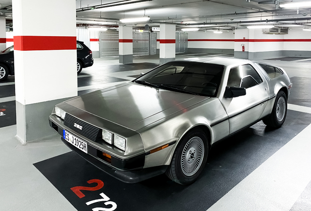 DeLorean DMC-12