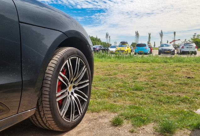 Porsche 95B Macan Turbo