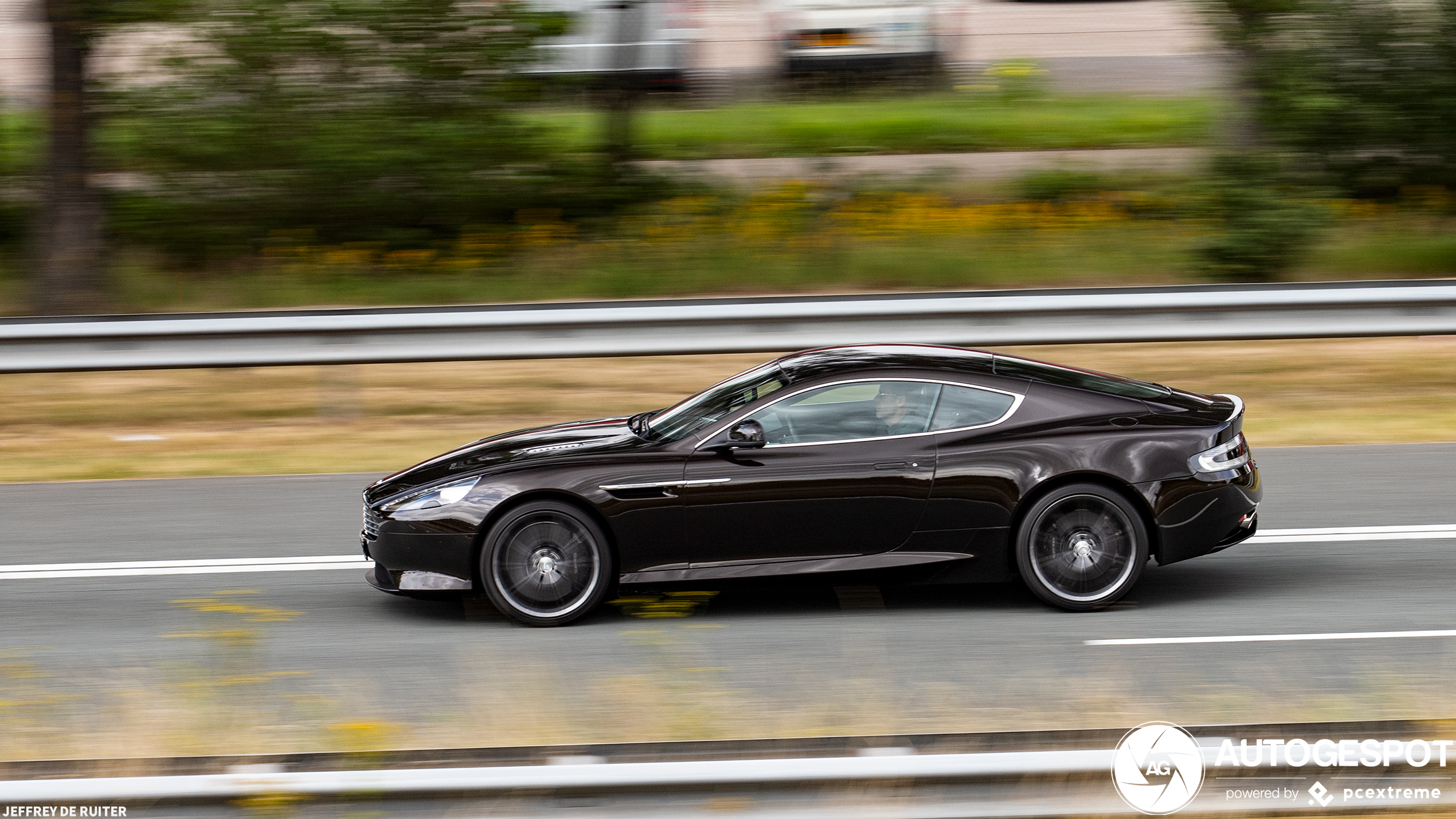 Aston Martin Virage 2011