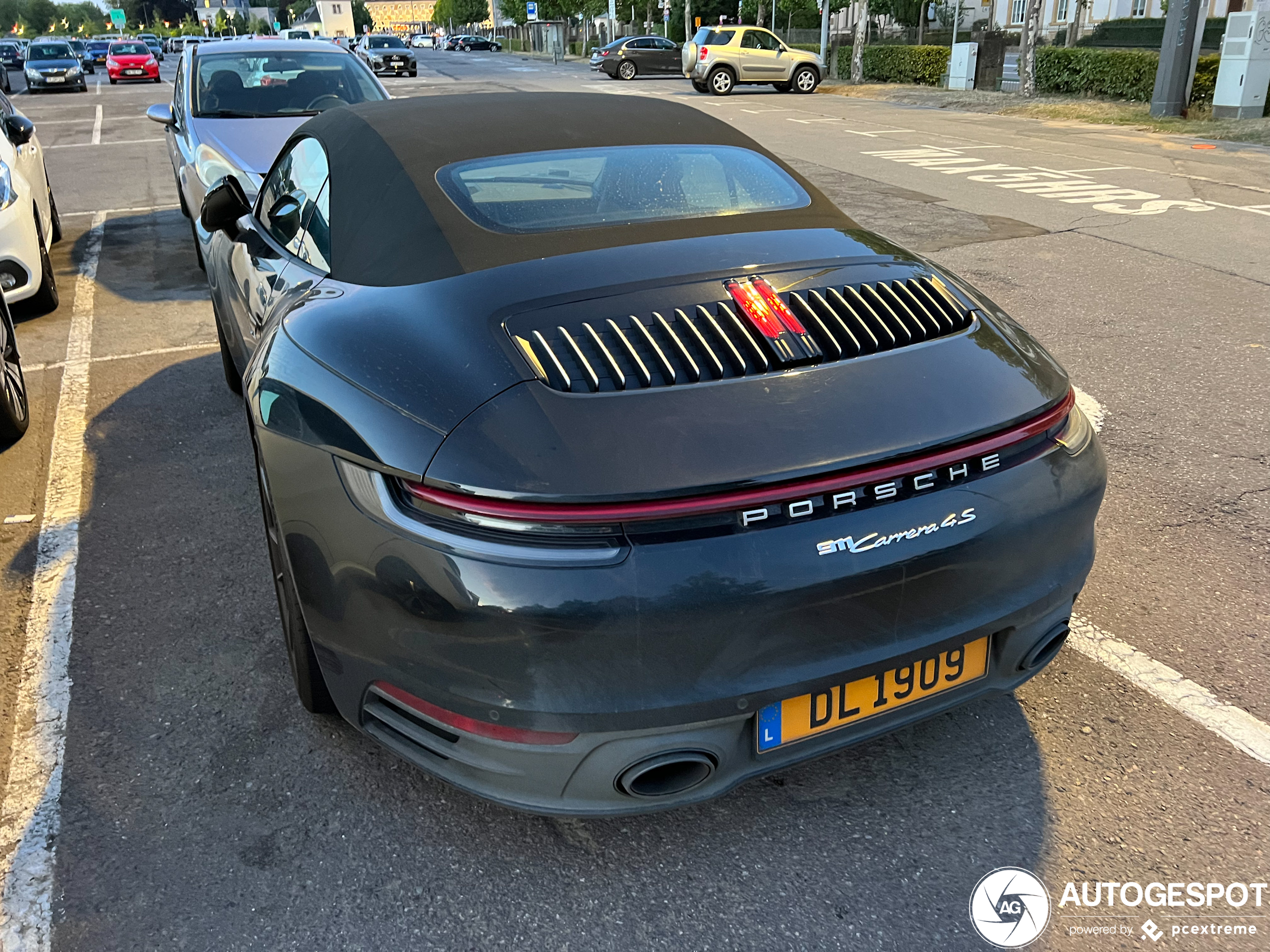 Porsche 992 Carrera 4S Cabriolet