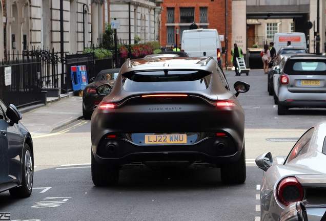 Aston Martin DBX