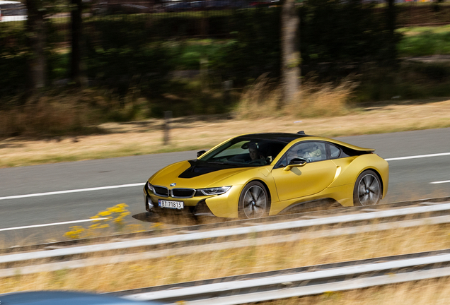 BMW i8 Protonic Frozen Yellow Edition