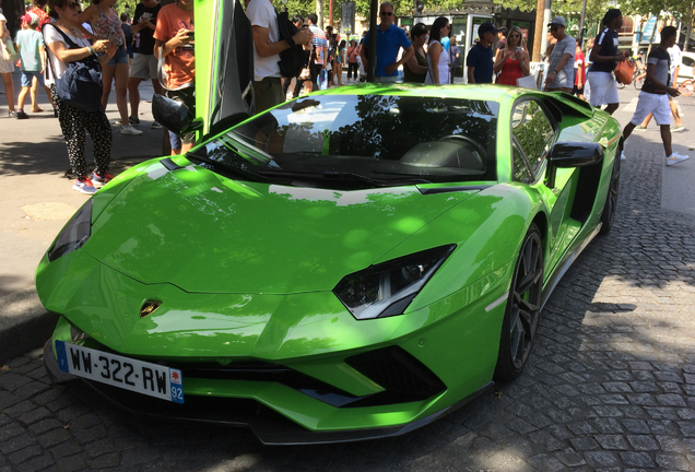 Lamborghini Aventador S LP740-4