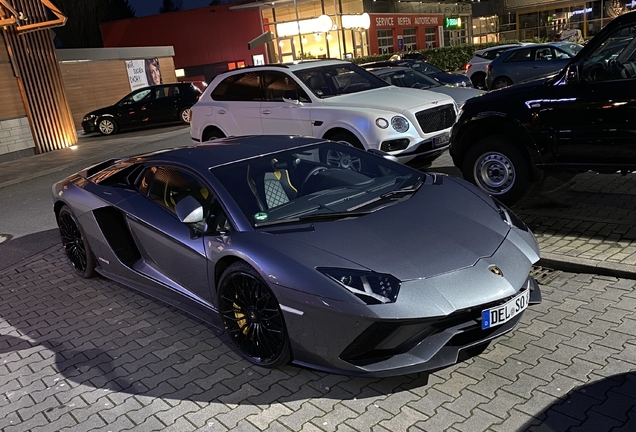 Lamborghini Aventador S LP740-4