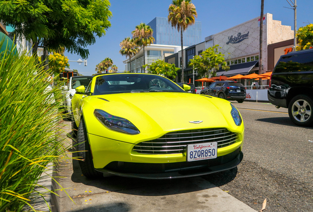 Aston Martin DB11 V8 Volante