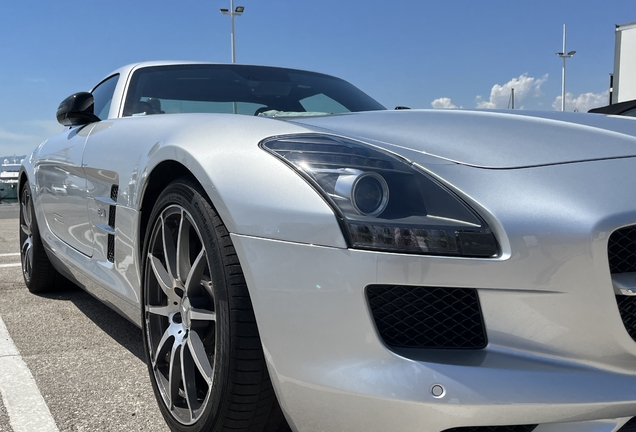 Mercedes-Benz SLS AMG