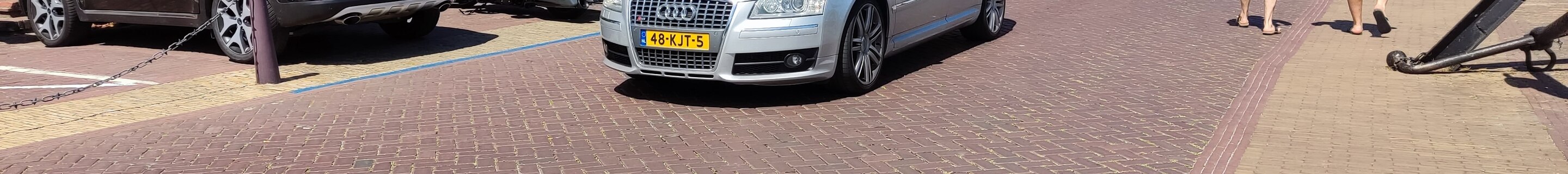 Audi S8 D3