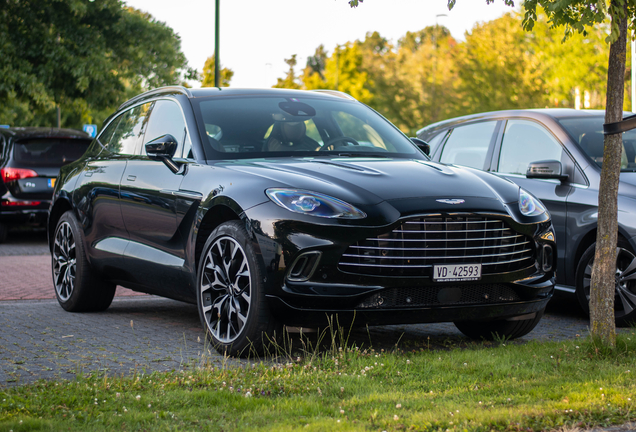 Aston Martin DBX