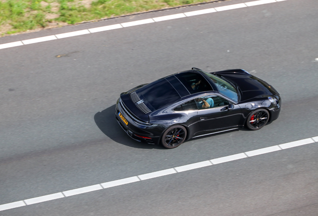 Porsche 992 Carrera 4S