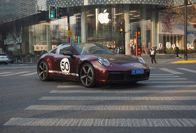 Porsche 992 Targa 4S Heritage Design Edition