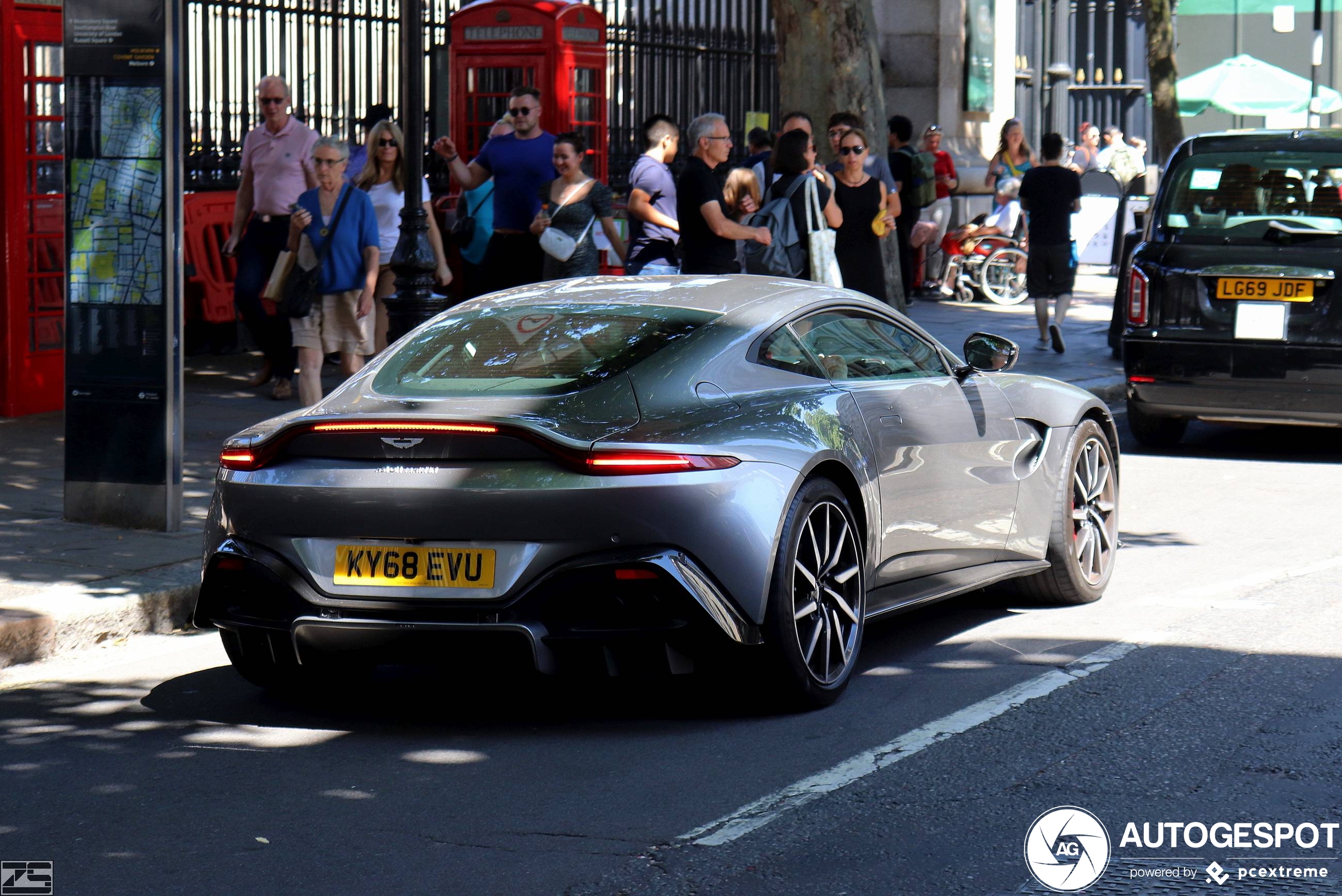 Aston Martin V8 Vantage 2018