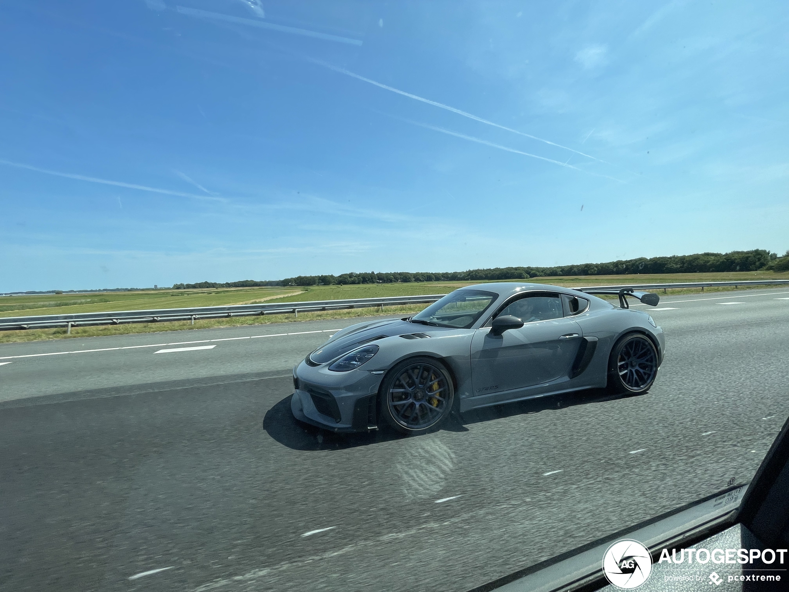 Porsche 718 Cayman GT4 RS Weissach Package