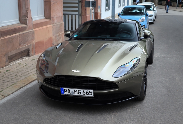 Aston Martin DB11