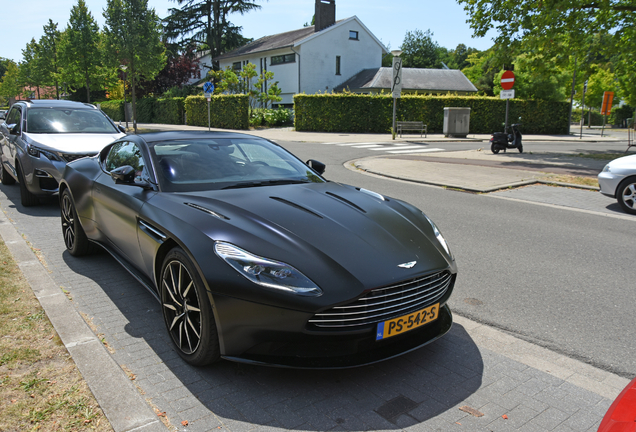 Aston Martin DB11