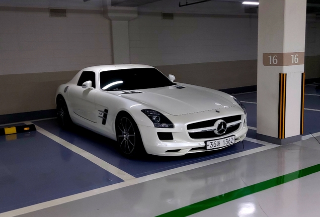 Mercedes-Benz SLS AMG