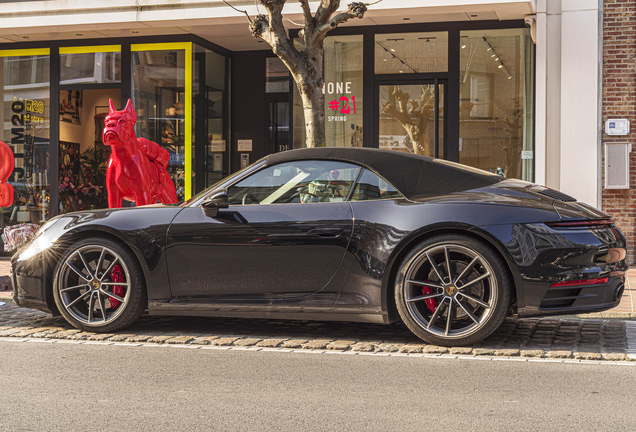 Porsche 992 Carrera 4S Cabriolet