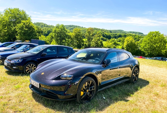 Porsche Taycan Turbo S Cross Turismo