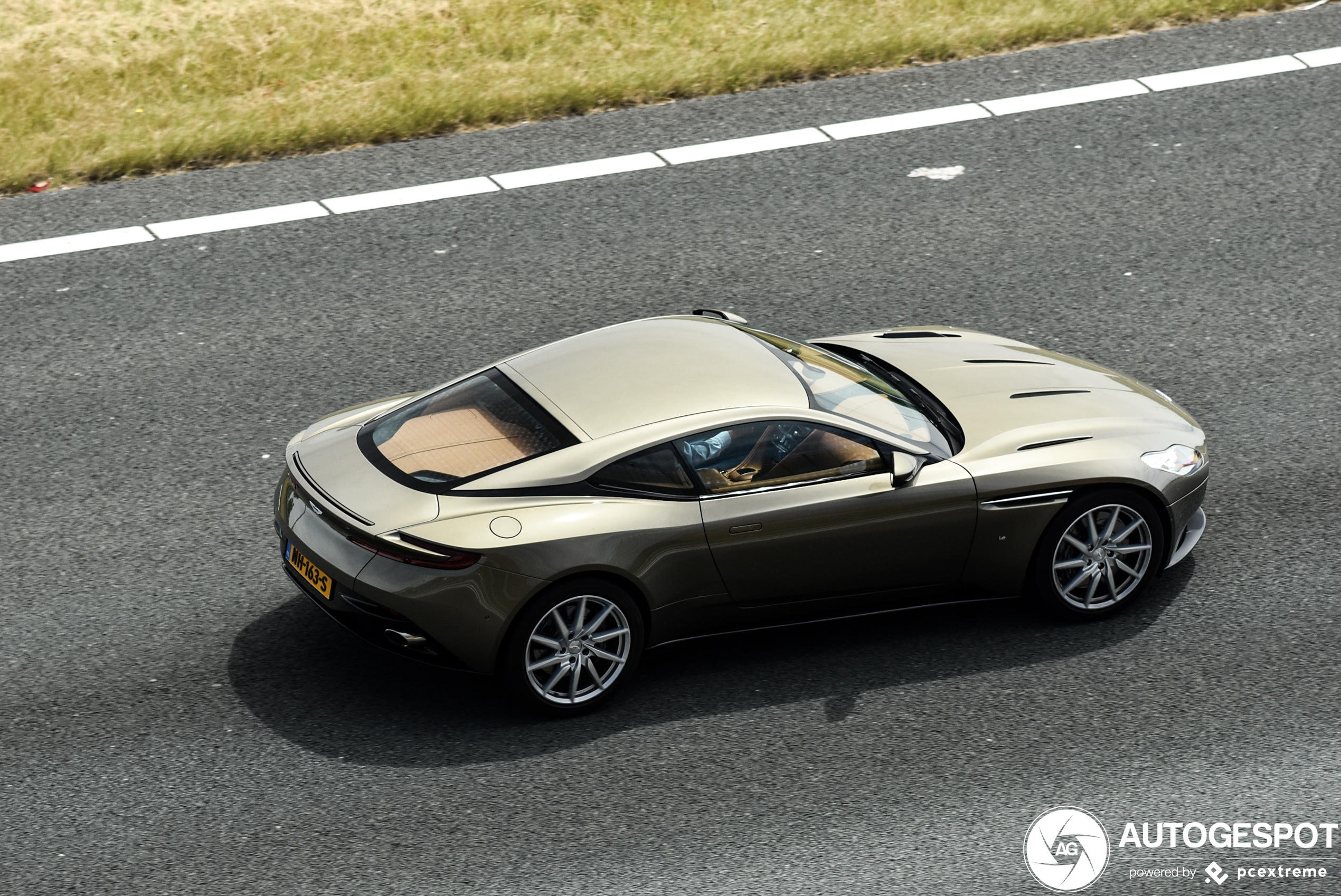 Aston Martin DB11