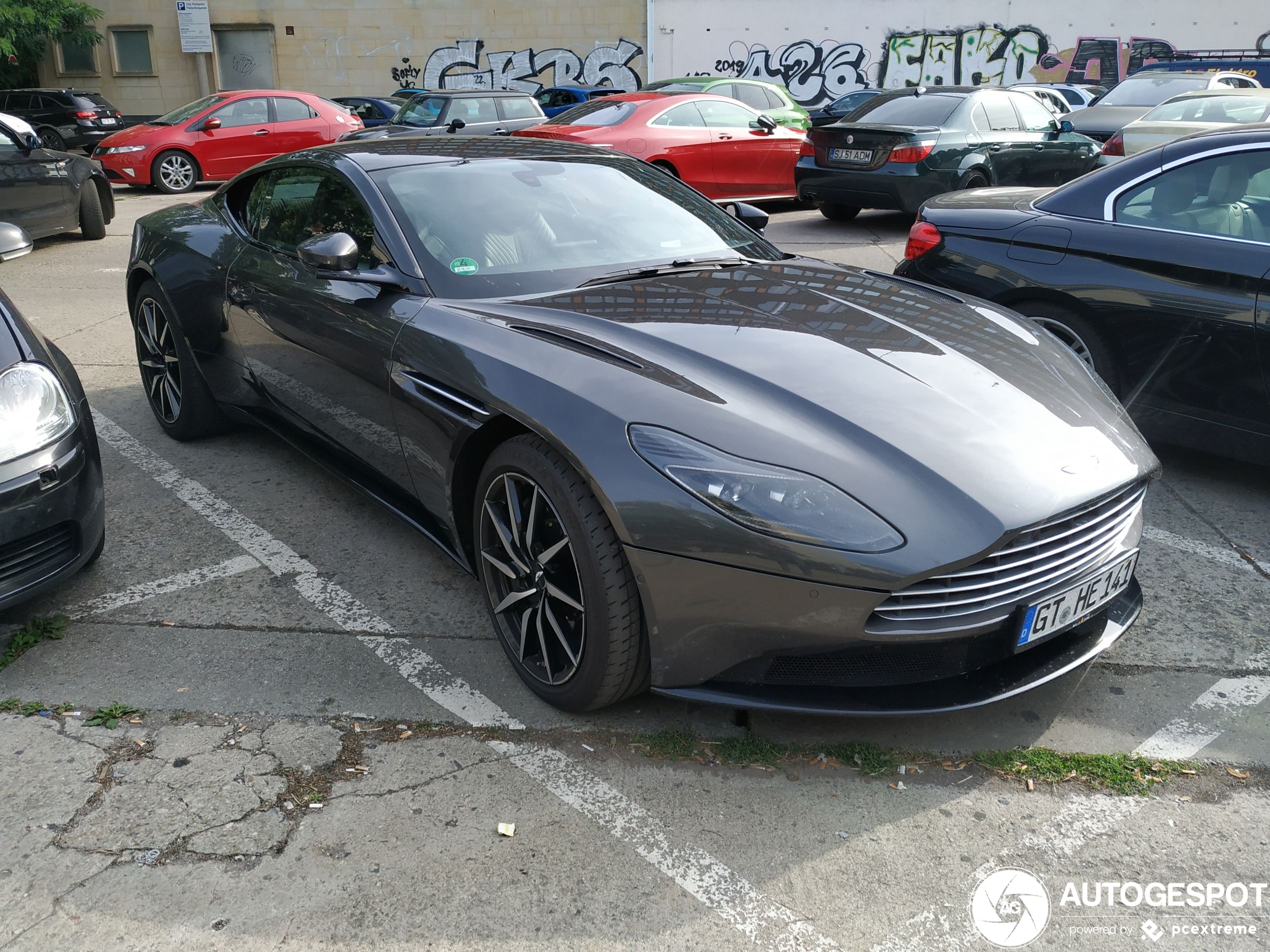 Aston Martin DB11 V8