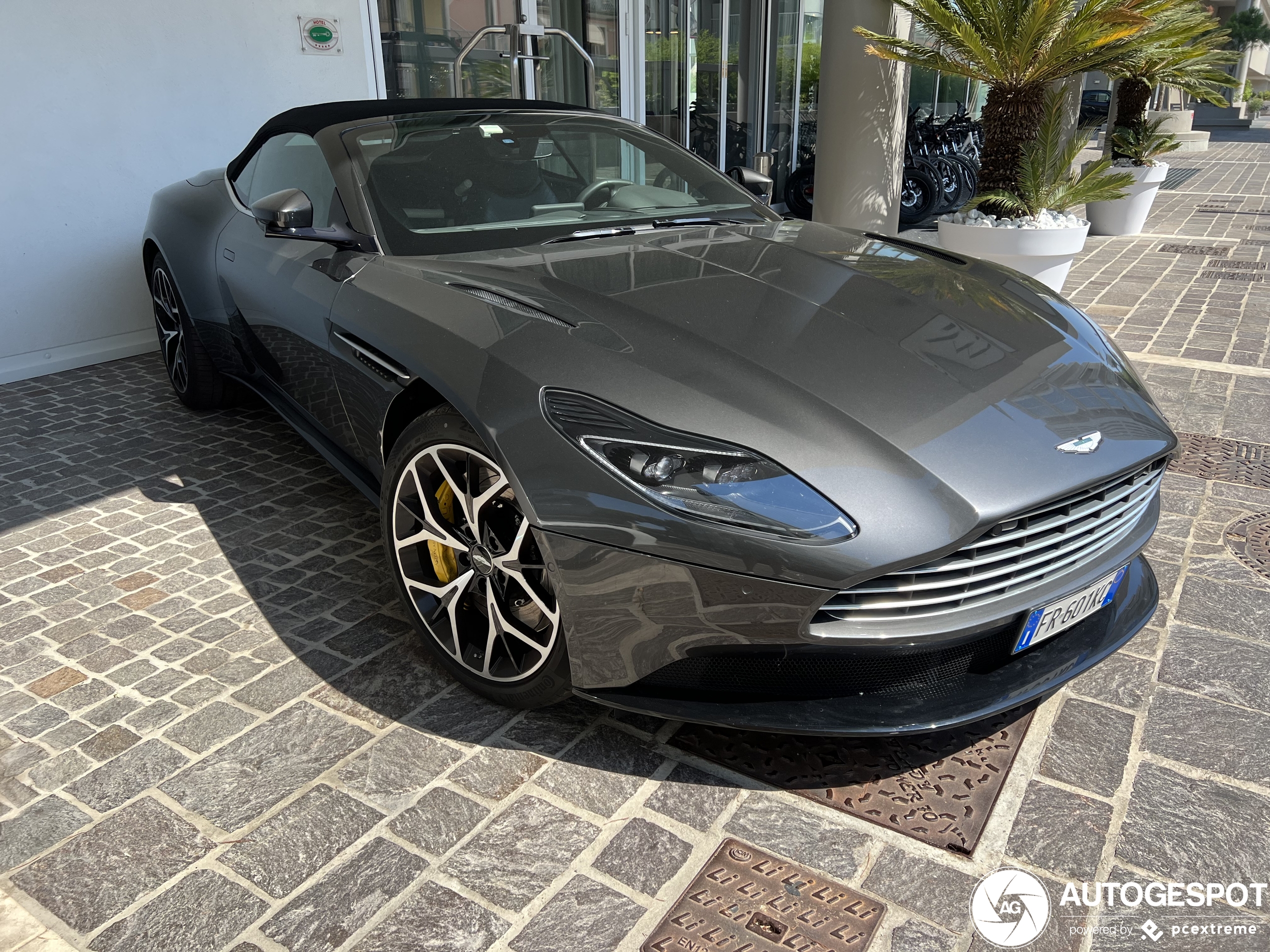 Aston Martin DB11 V8 Volante