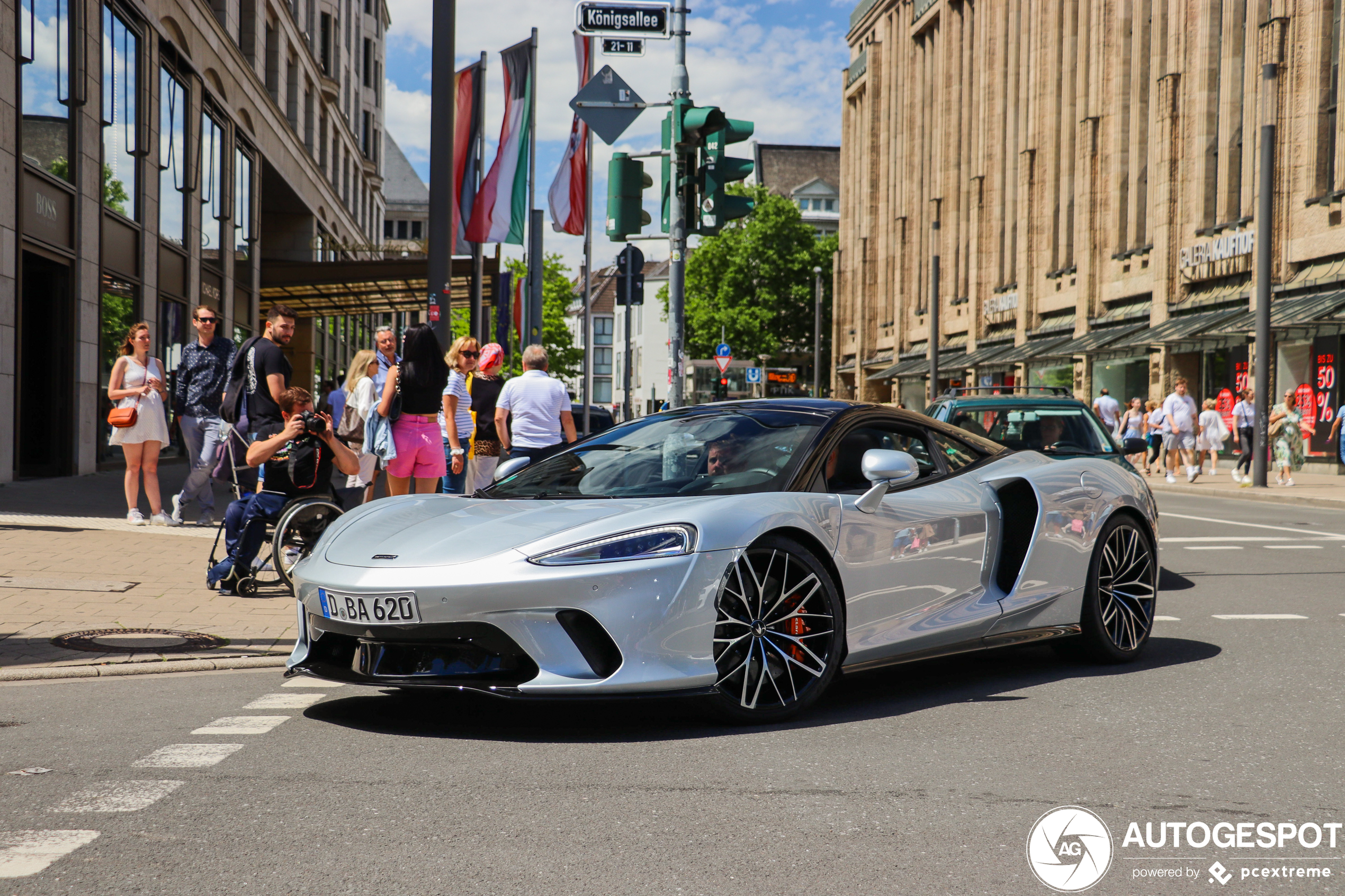 McLaren GT