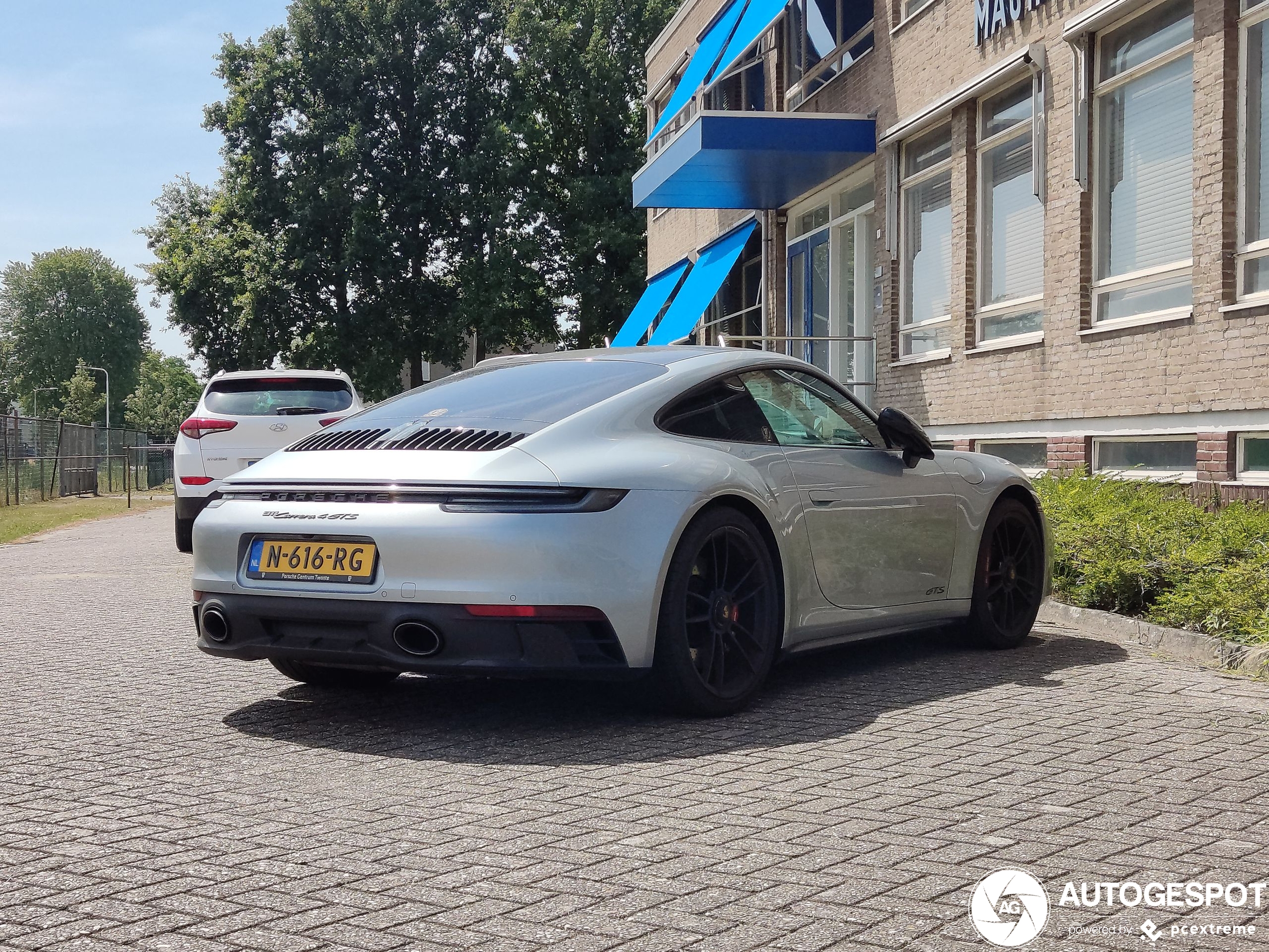 Porsche 992 Carrera 4 GTS