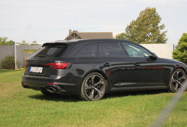 Audi RS4 Avant B9