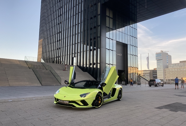 Lamborghini Aventador S LP740-4