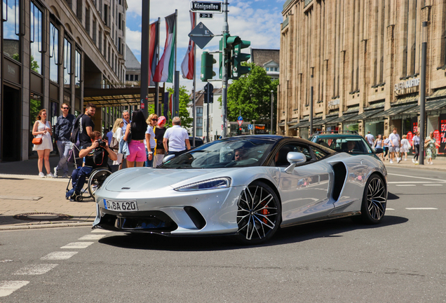 McLaren GT