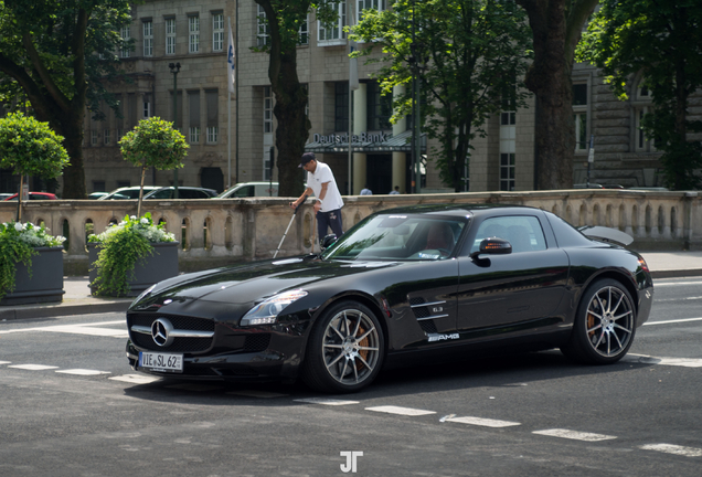 Mercedes-Benz SLS AMG