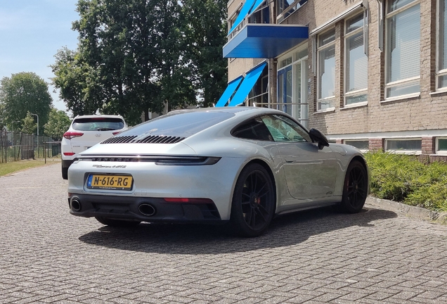 Porsche 992 Carrera 4 GTS