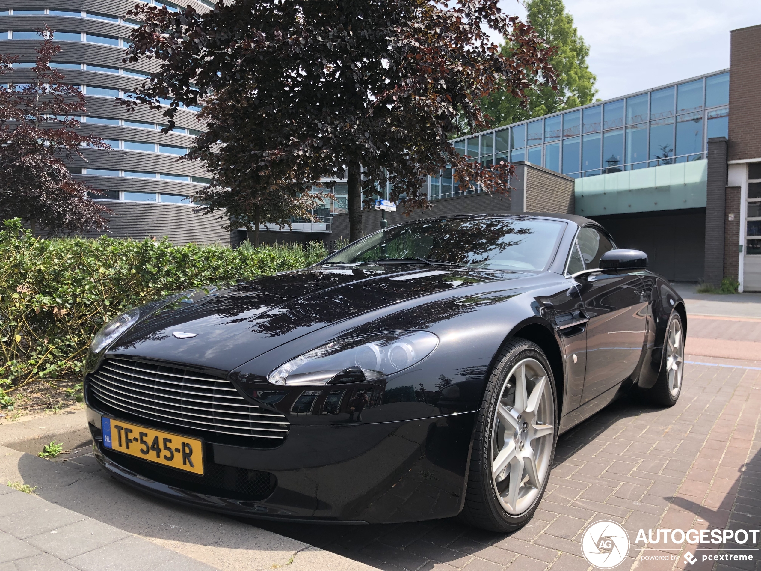 Aston Martin V8 Vantage Roadster