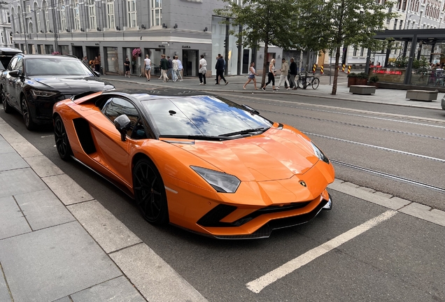 Lamborghini Aventador S LP740-4