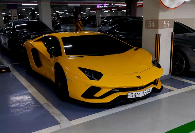 Lamborghini Aventador S LP740-4